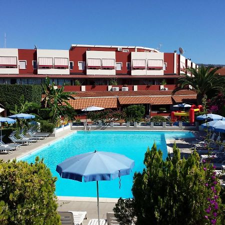 Residence Hotel Felix Ricadi Εξωτερικό φωτογραφία
