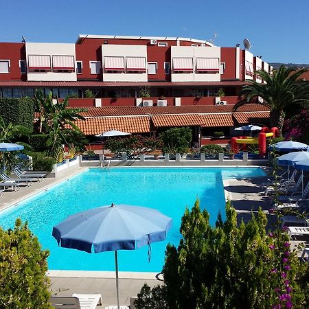 Residence Hotel Felix Ricadi Εξωτερικό φωτογραφία