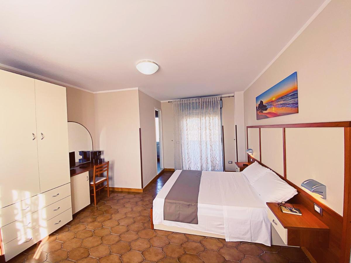 Residence Hotel Felix Ricadi Εξωτερικό φωτογραφία