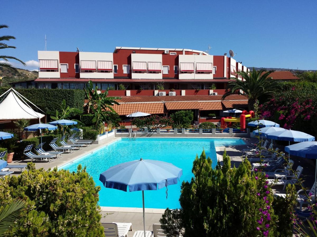 Residence Hotel Felix Ricadi Εξωτερικό φωτογραφία