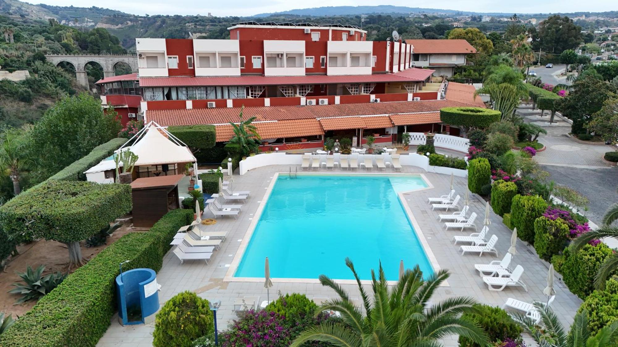 Residence Hotel Felix Ricadi Εξωτερικό φωτογραφία