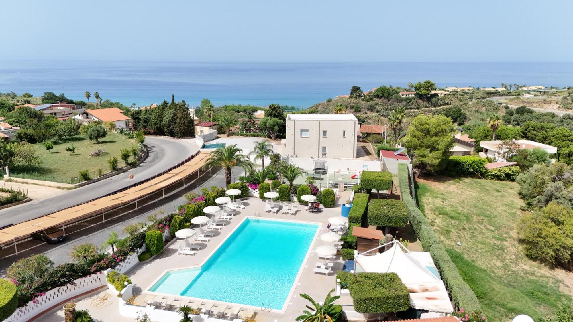 Residence Hotel Felix Ricadi Εξωτερικό φωτογραφία