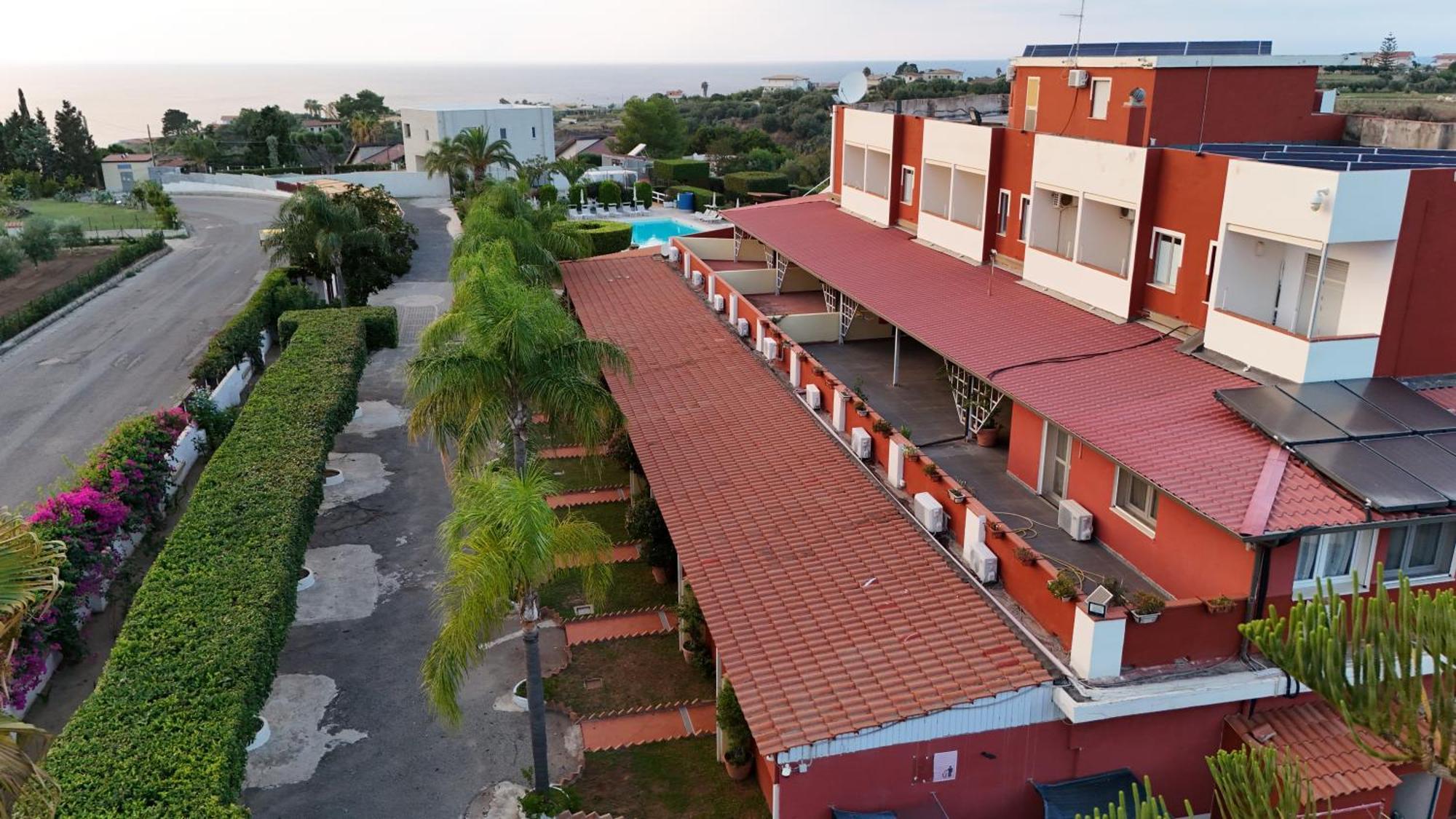 Residence Hotel Felix Ricadi Εξωτερικό φωτογραφία