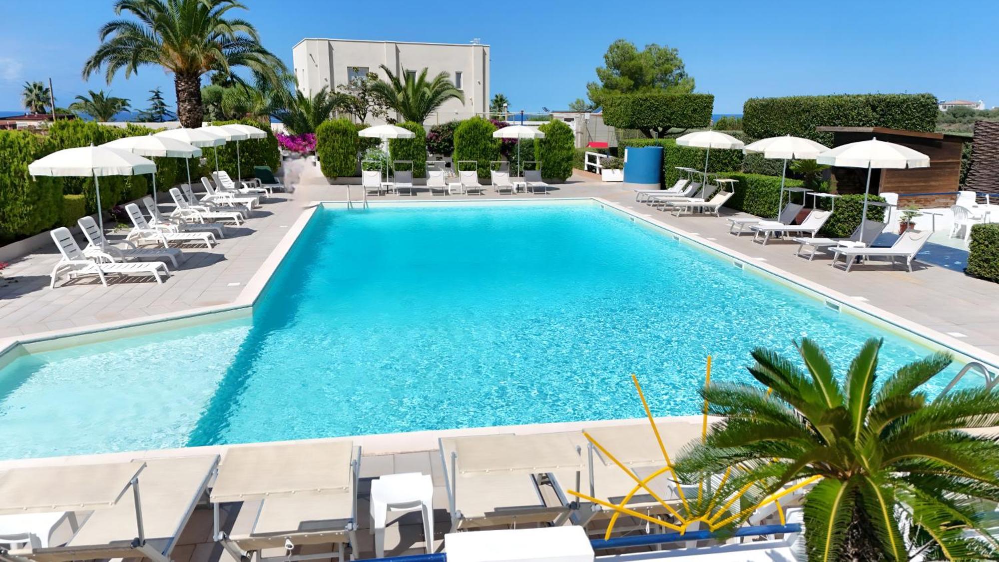 Residence Hotel Felix Ricadi Εξωτερικό φωτογραφία