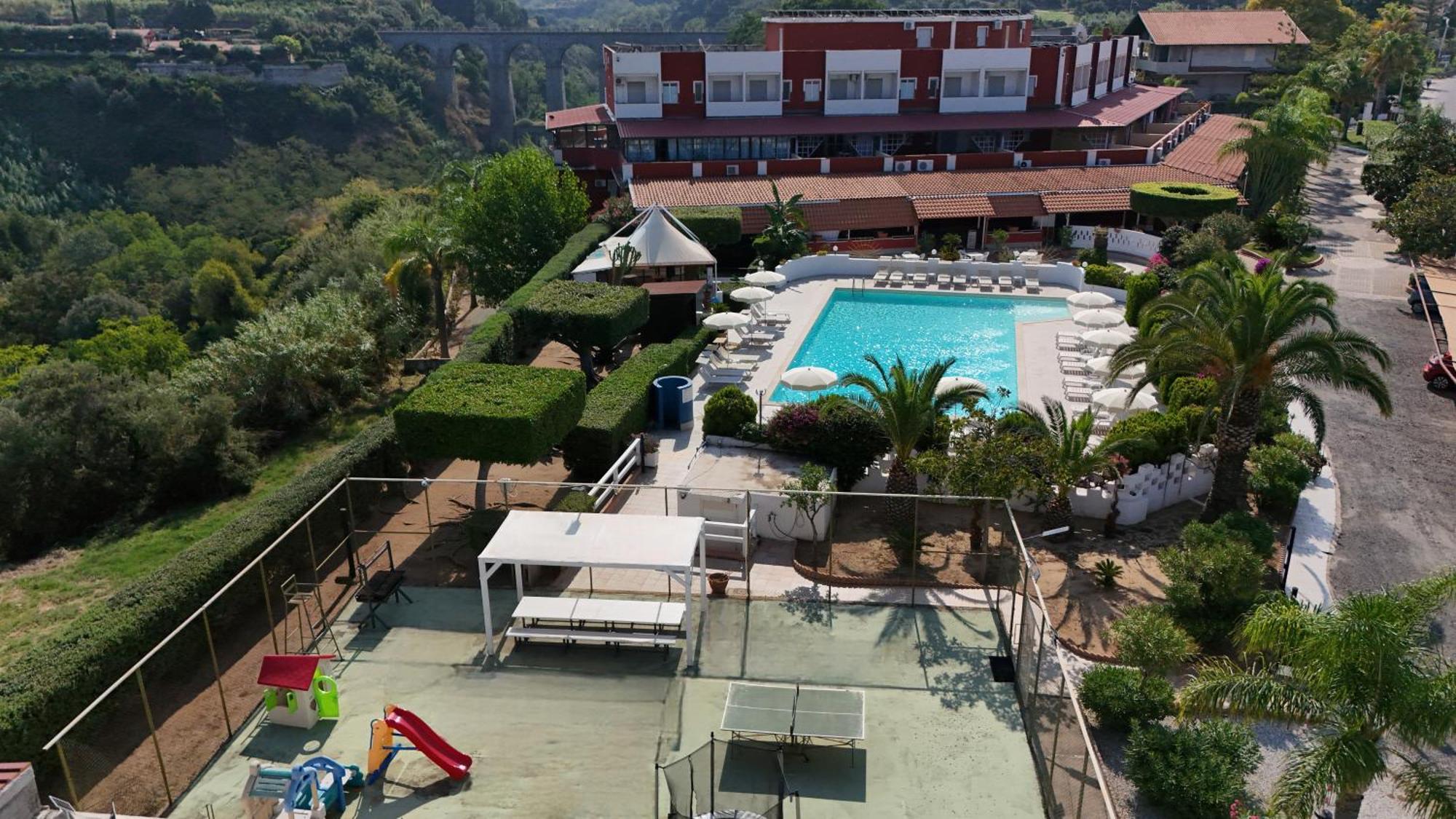 Residence Hotel Felix Ricadi Εξωτερικό φωτογραφία