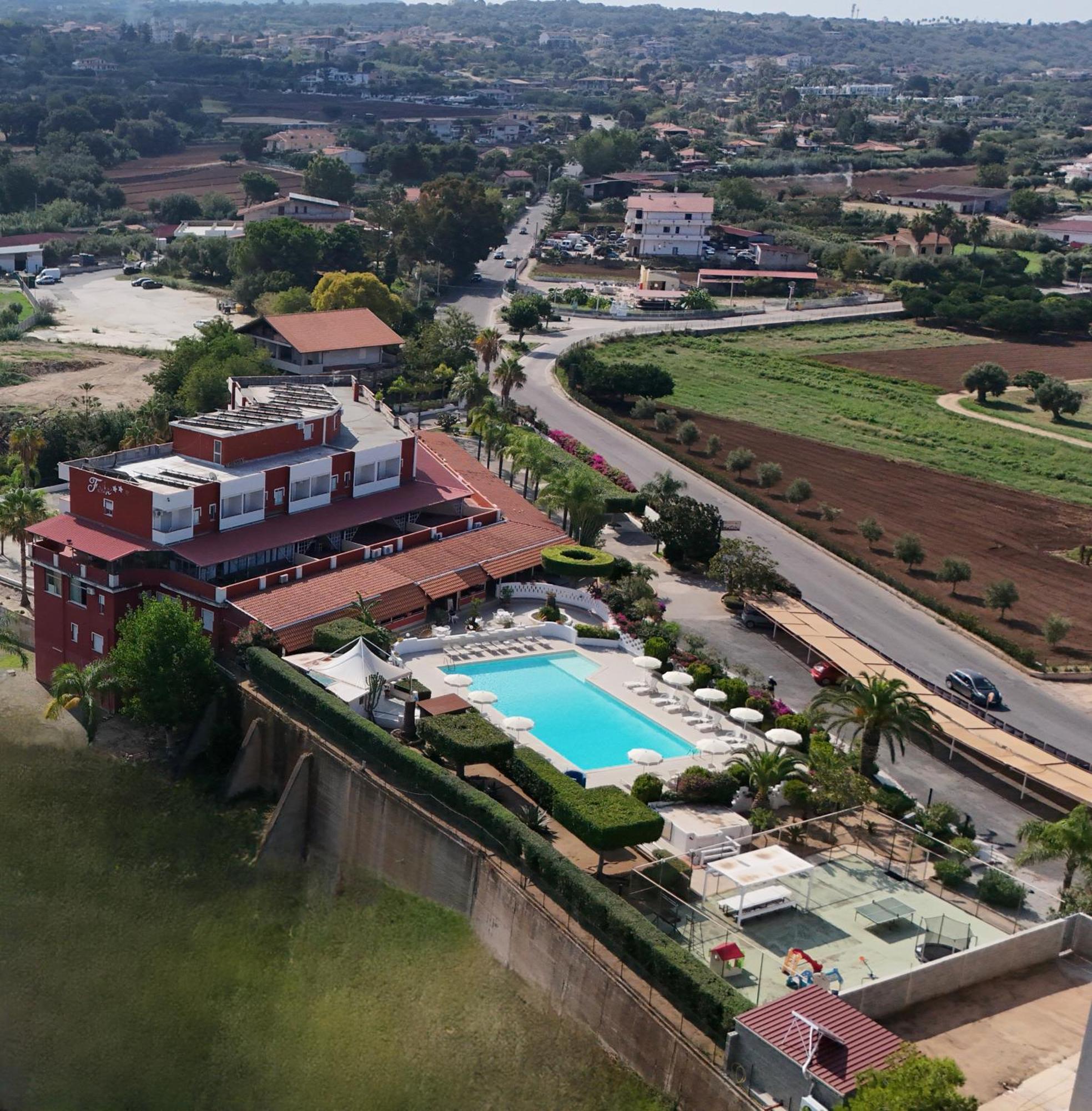 Residence Hotel Felix Ricadi Εξωτερικό φωτογραφία