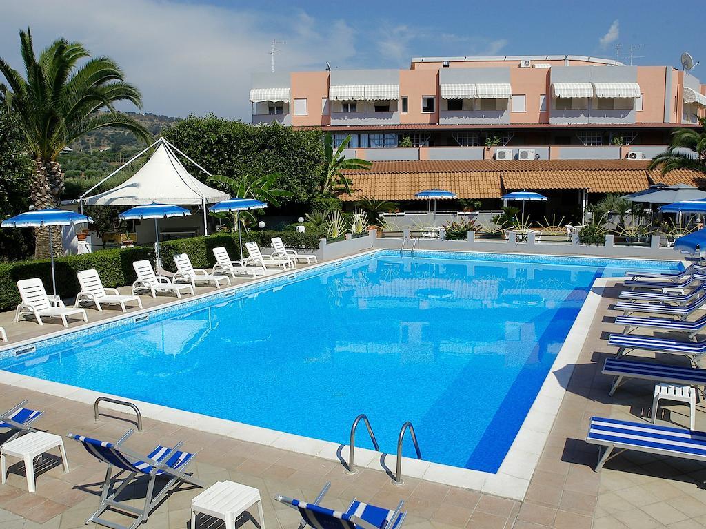 Residence Hotel Felix Ricadi Δωμάτιο φωτογραφία