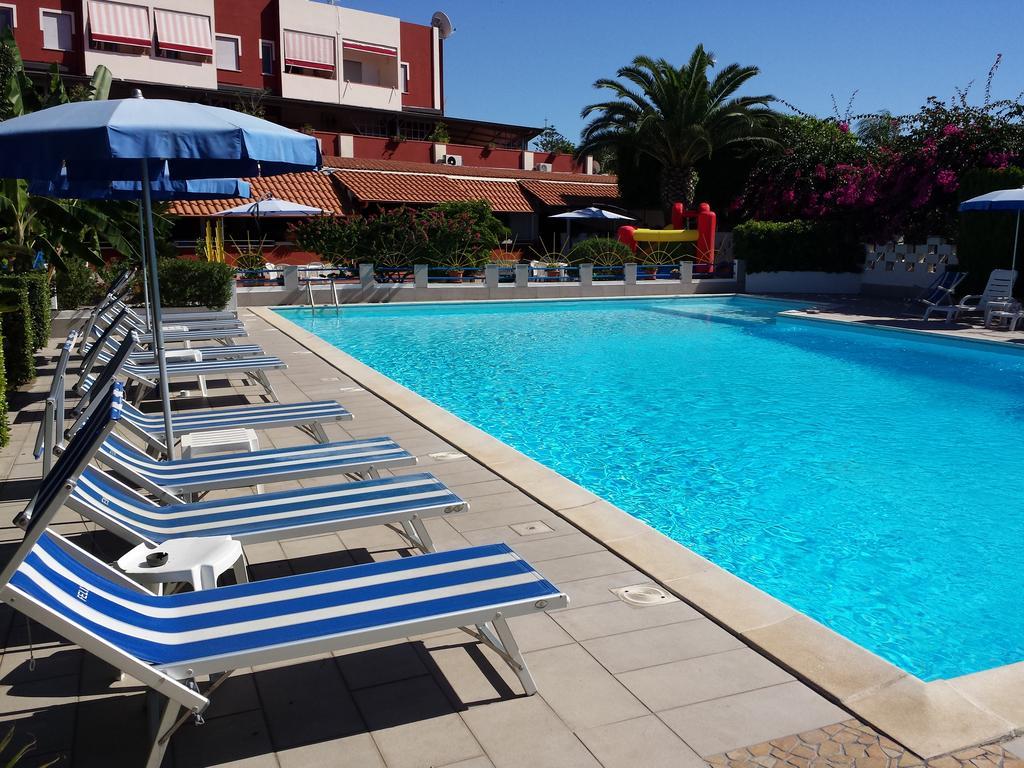 Residence Hotel Felix Ricadi Εξωτερικό φωτογραφία