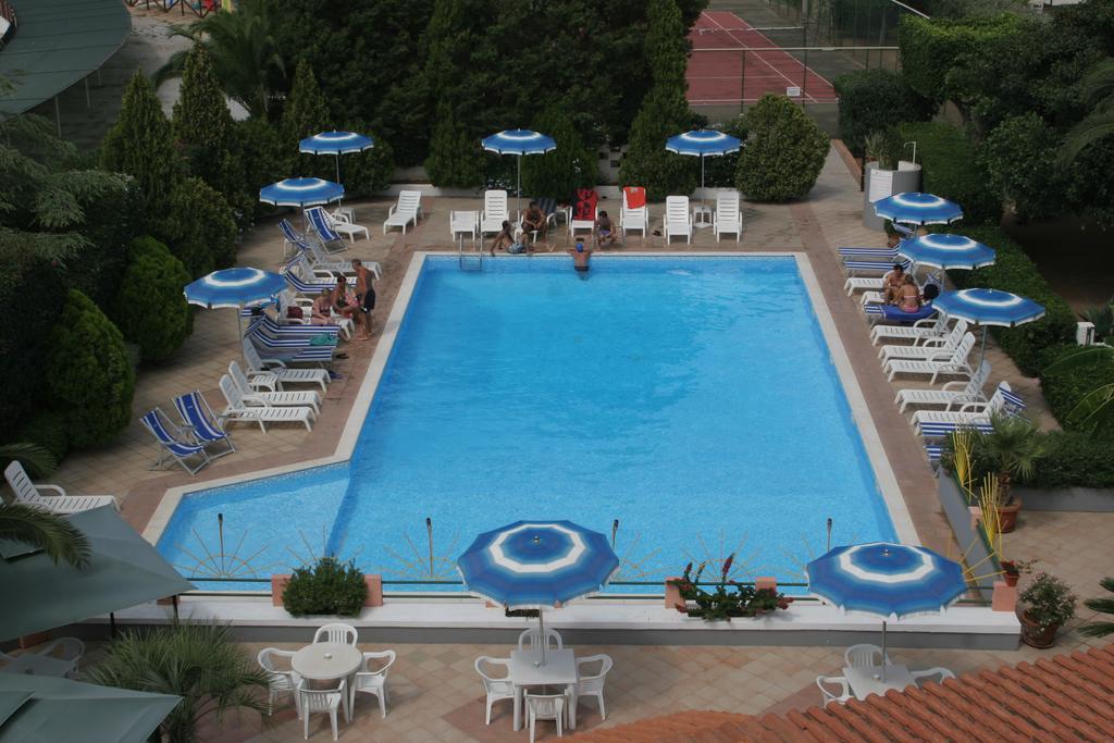 Residence Hotel Felix Ricadi Εξωτερικό φωτογραφία