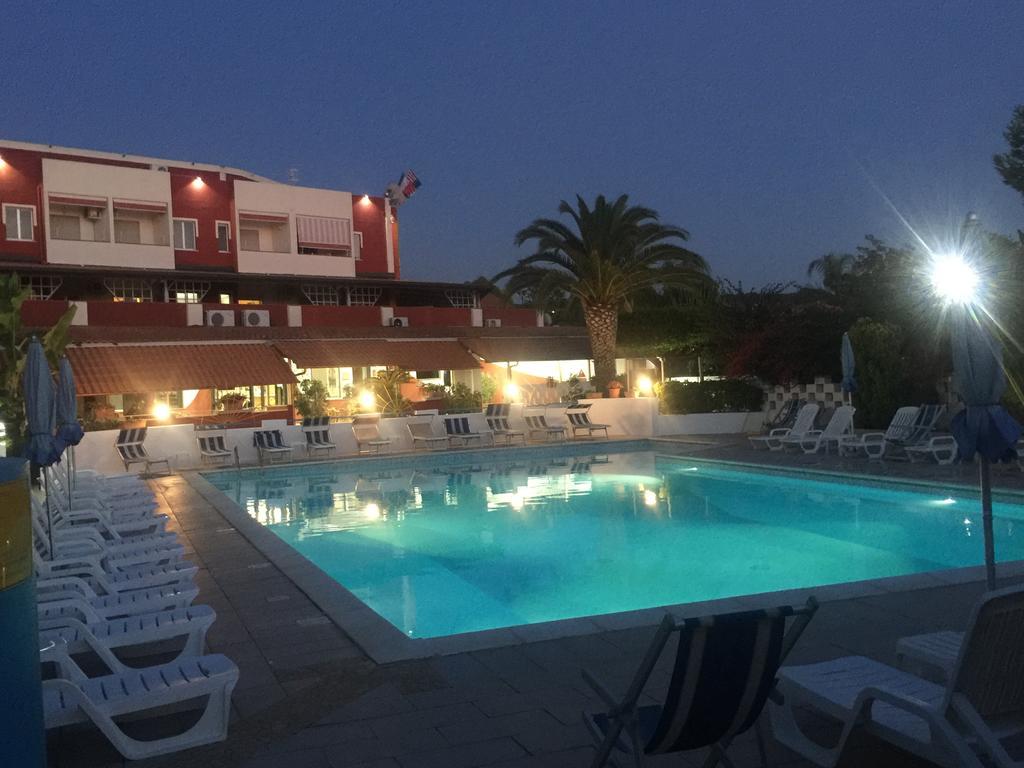 Residence Hotel Felix Ricadi Εξωτερικό φωτογραφία