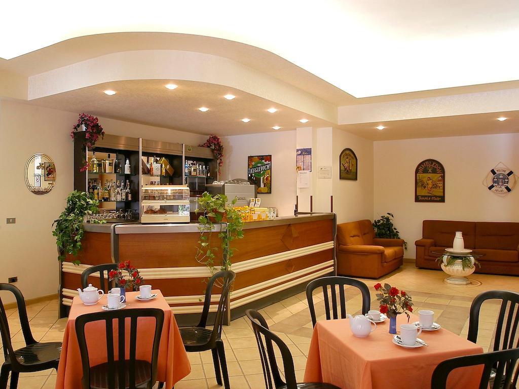 Residence Hotel Felix Ricadi Εξωτερικό φωτογραφία
