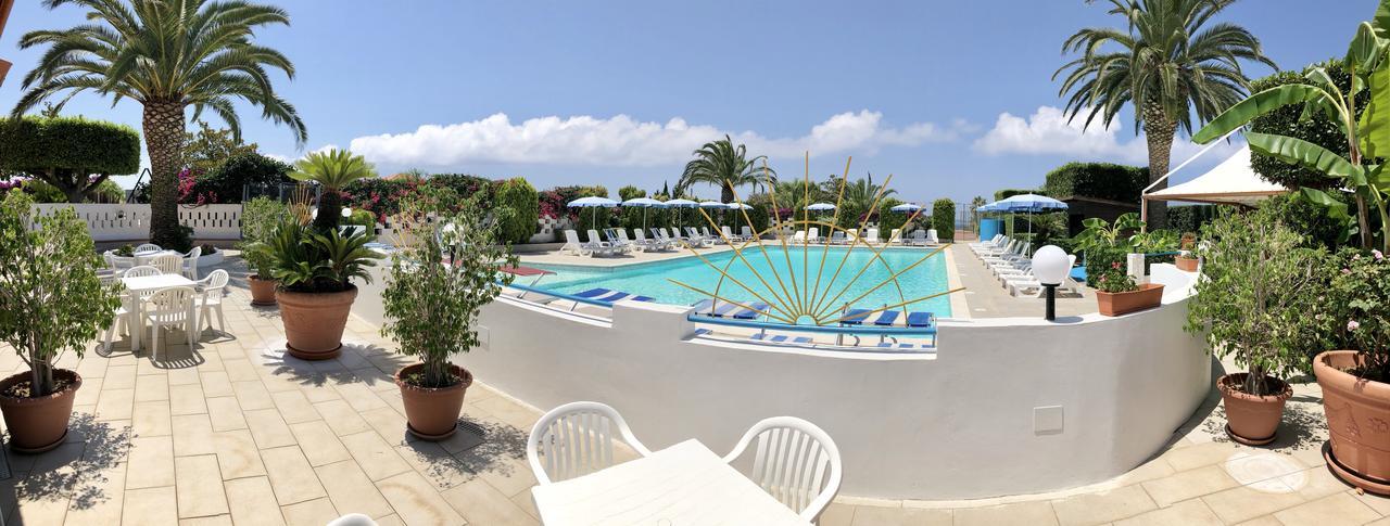 Residence Hotel Felix Ricadi Εξωτερικό φωτογραφία