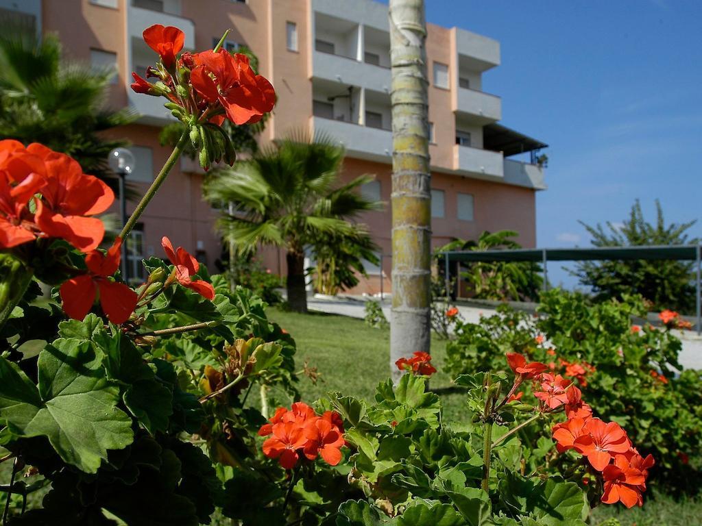 Residence Hotel Felix Ricadi Εξωτερικό φωτογραφία