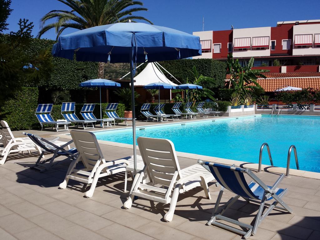 Residence Hotel Felix Ricadi Εξωτερικό φωτογραφία