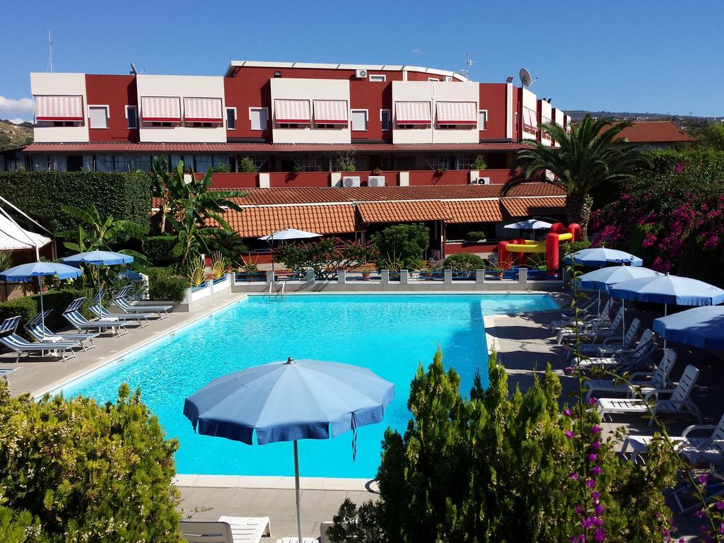 Residence Hotel Felix Ricadi Εξωτερικό φωτογραφία