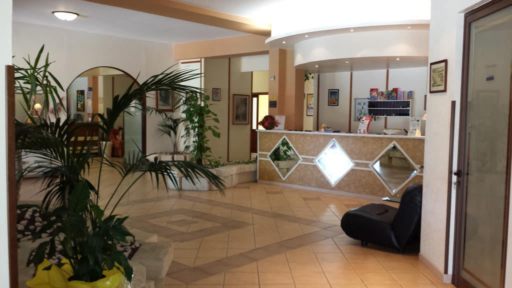 Residence Hotel Felix Ricadi Εξωτερικό φωτογραφία