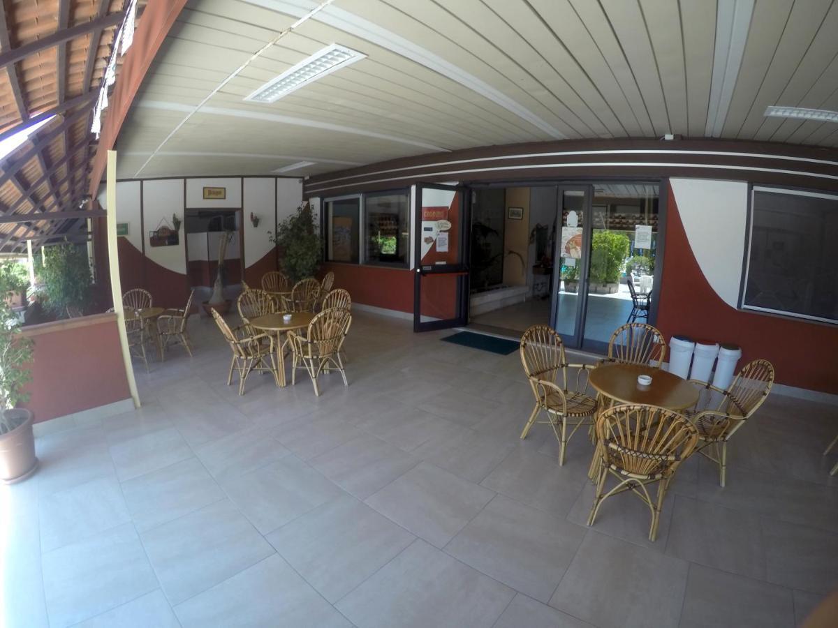 Residence Hotel Felix Ricadi Εξωτερικό φωτογραφία